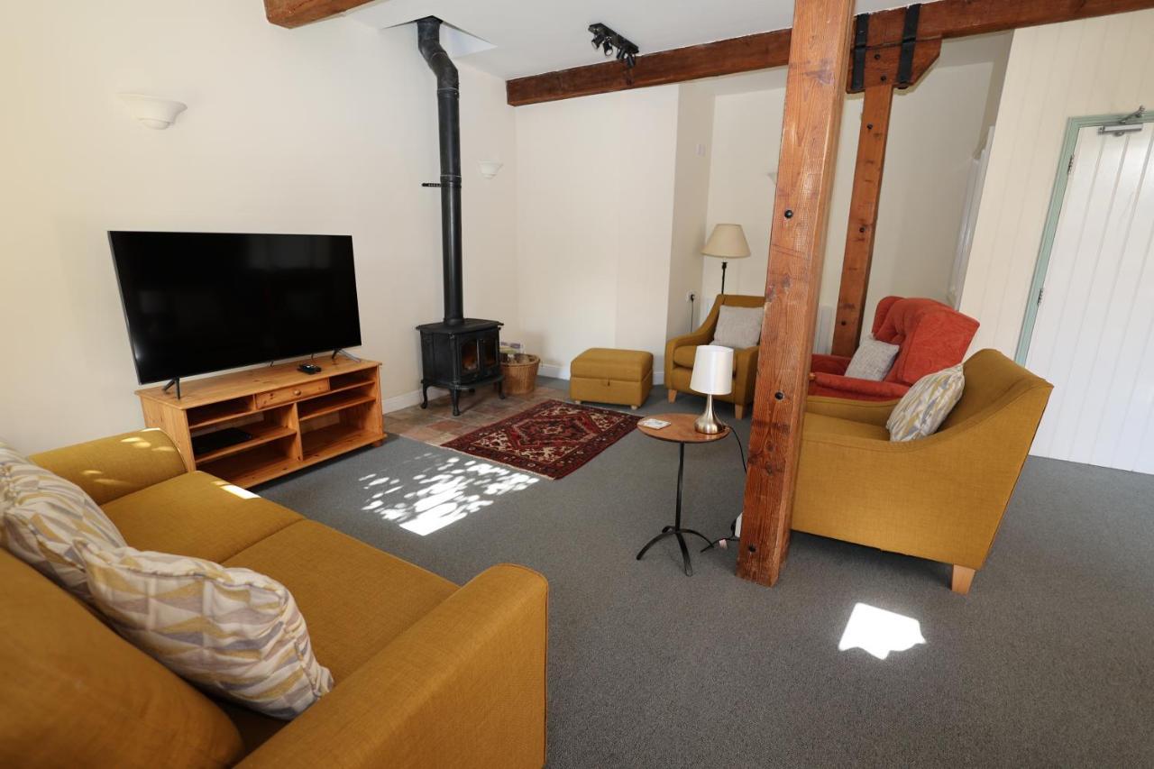 Apartment Hall *
