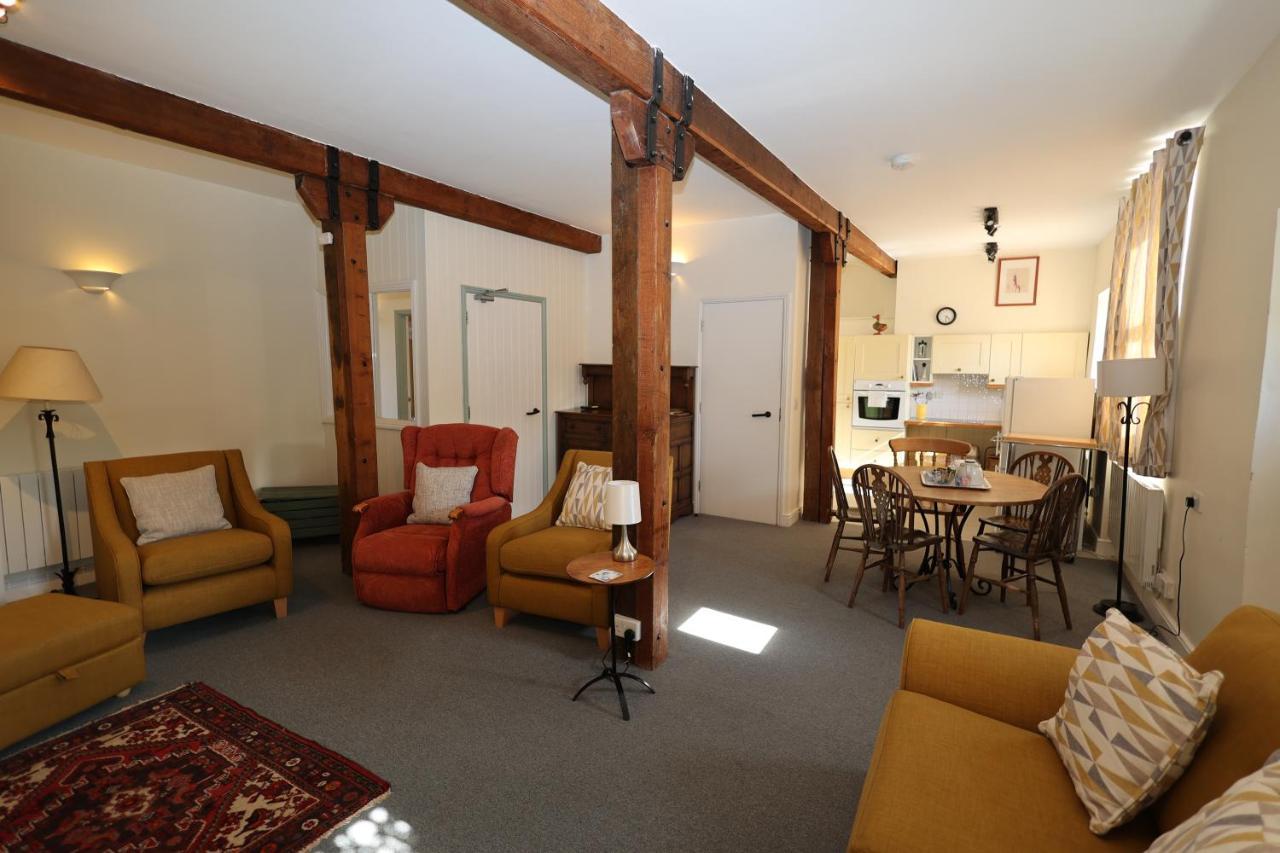 Apartment Hall *