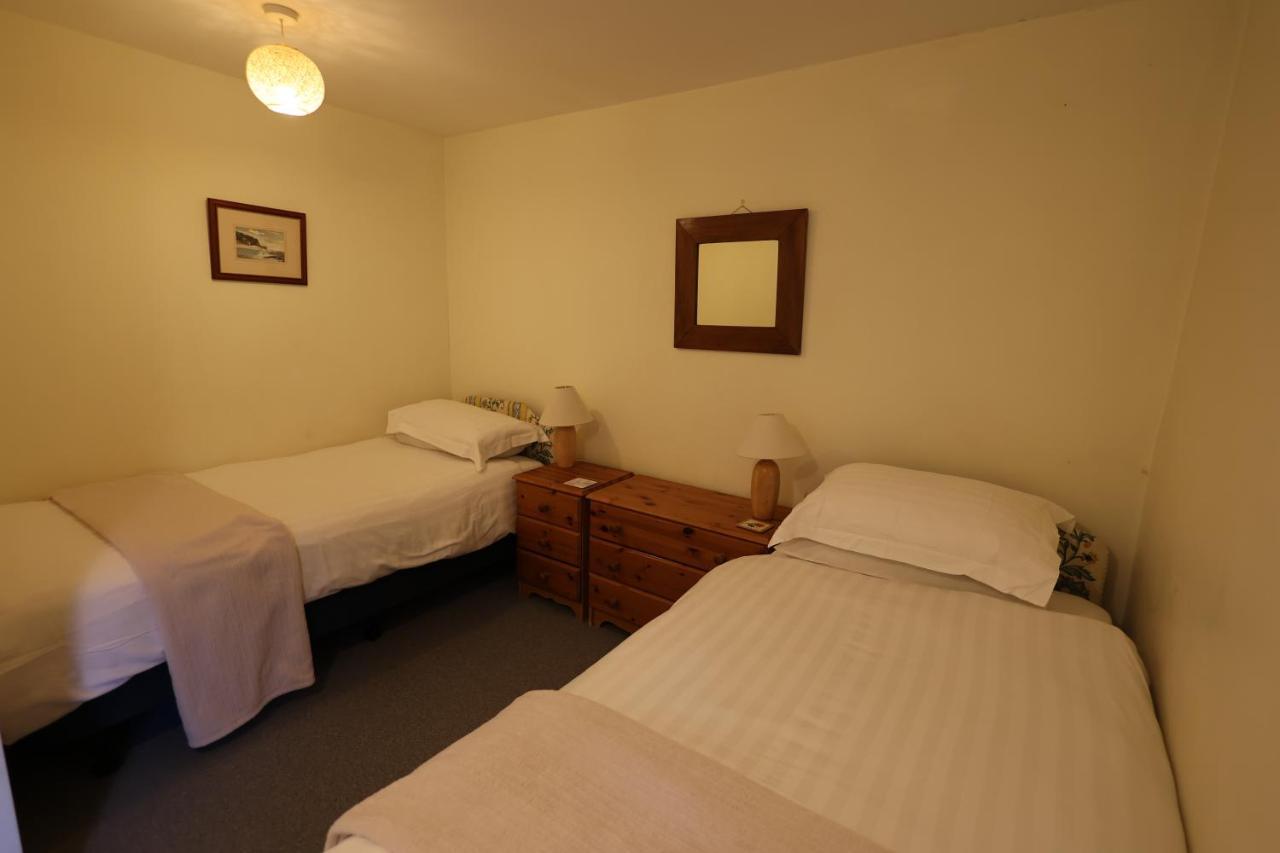 Apartment Hall *