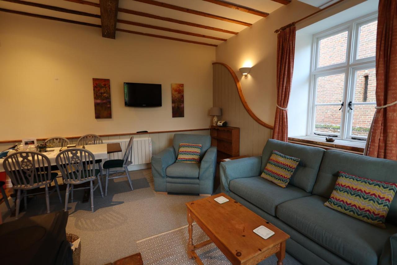 Hall Apartment