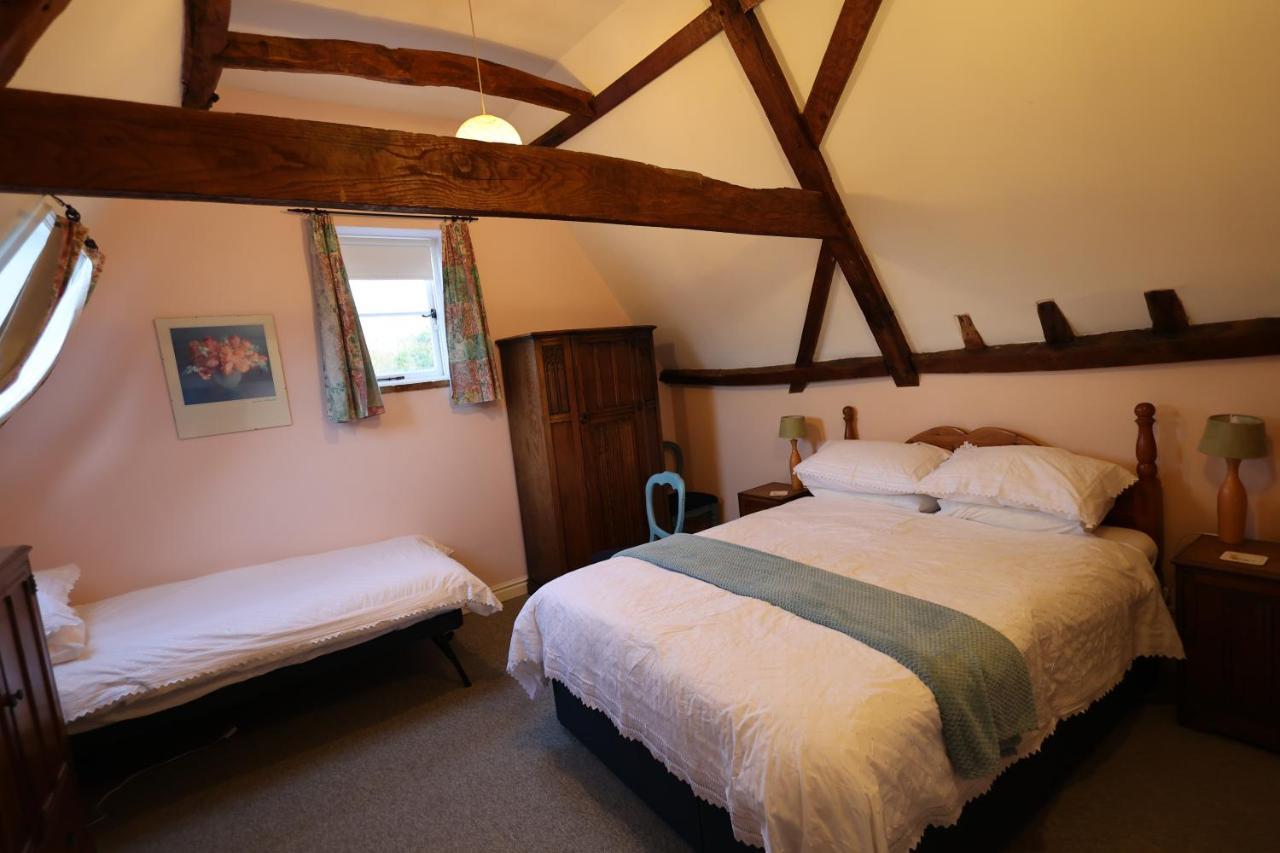Hall Apartment *