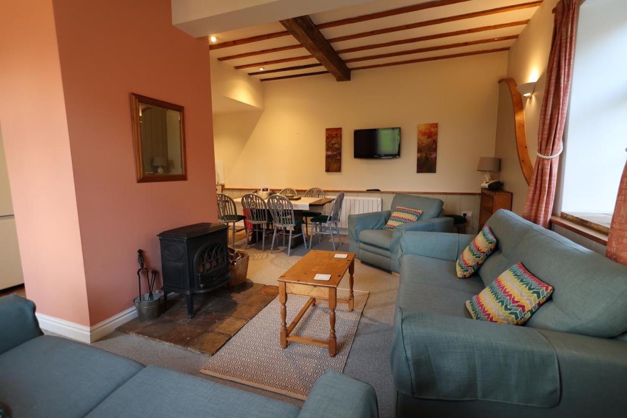 Apartment Hall *