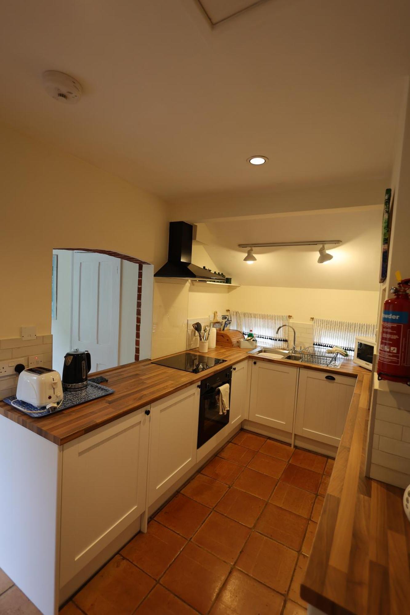 Hall Apartment *